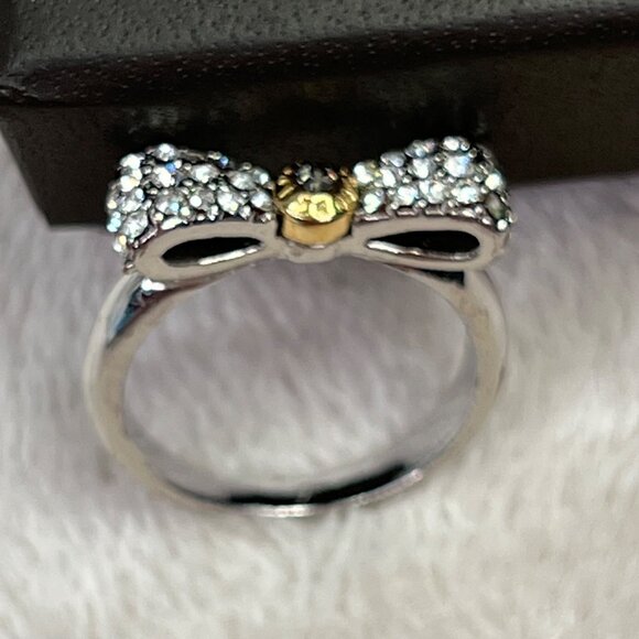 Bow Ring Silver Tone Crystal Rhinestone Encrusted Pave Bling Sparkle 7 - Picture 1 of 11